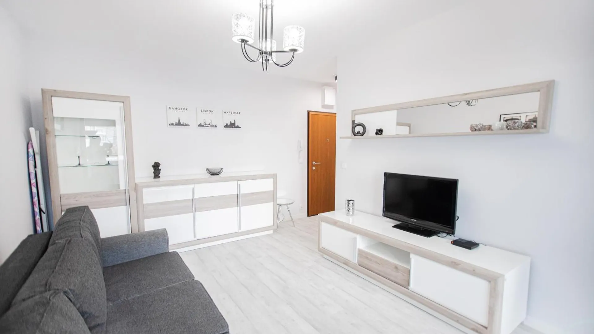 Apartment Lovely Studio Close To The Center. Free Parking Warsaw